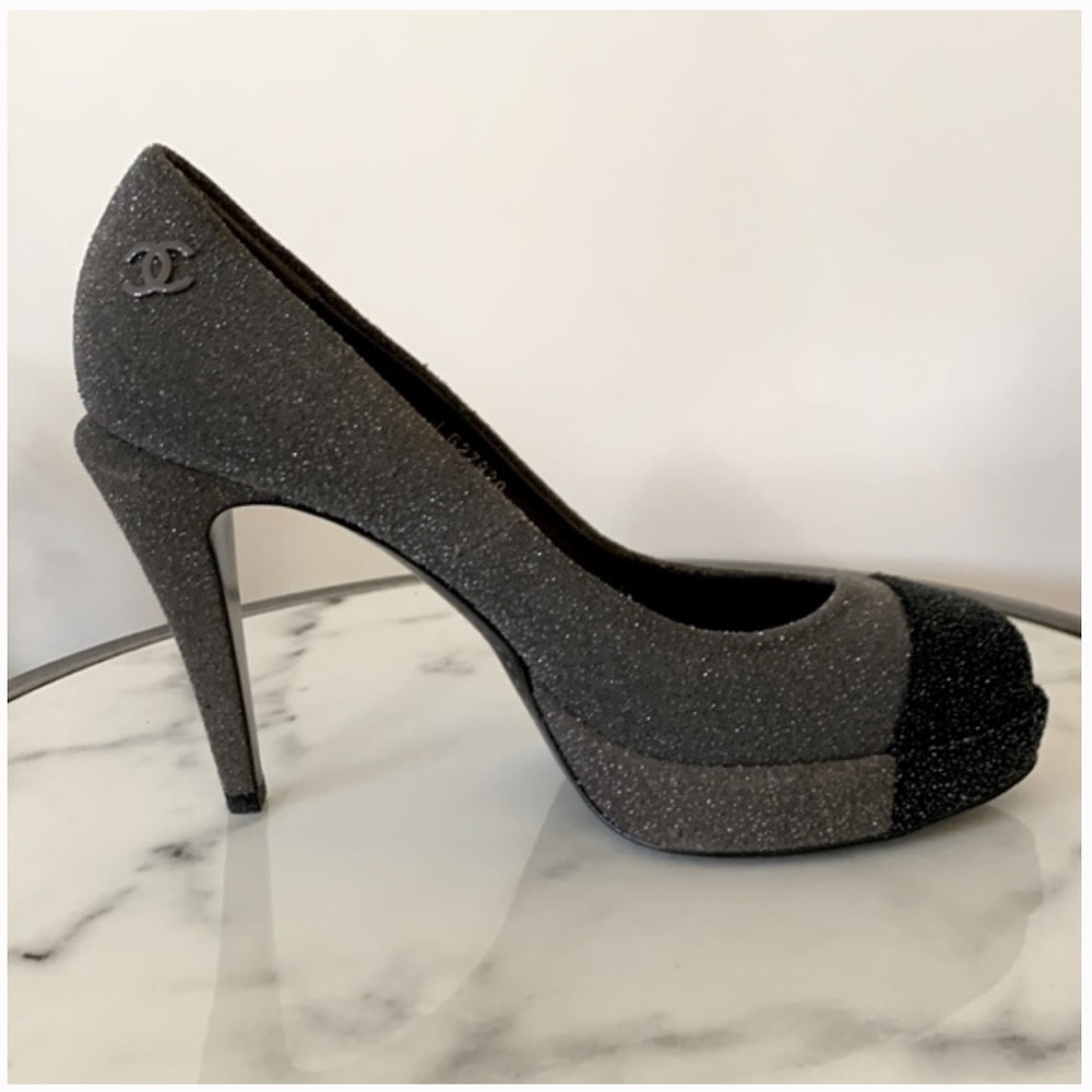 Chanel Grey and Black Textured Pumps Eu 37